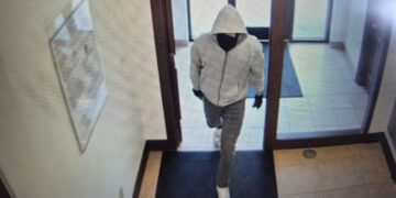 2 U.S. Bank employees dead, person in custody after bank robbery